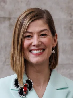 Rosamund Pike